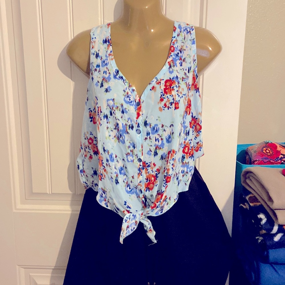 Sleeveless blouse like new